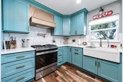 325 Ling Street, Bayou Vista, TX 77563 - Photo 8