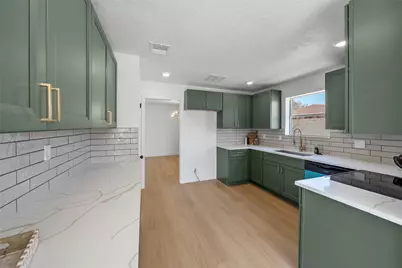 5607 Arncliffe Drive, Houston, TX 77088 - Photo 16