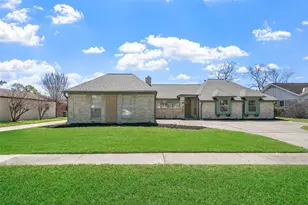 5607 Arncliffe Dr, Houston, TX 77088 - Photo 2