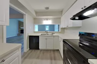 13307 Venice Cir, Stafford, TX 77477 - Photo 6