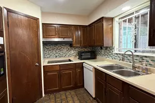 11419 Sharpcrest St, Houston, TX 77072 - Photo 4