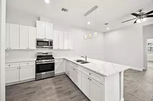 1550 Lombardy St, Houston, TX 77023 - Photo 8