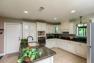 995 Strickland Street, Vidor, TX 77662 - Photo 4