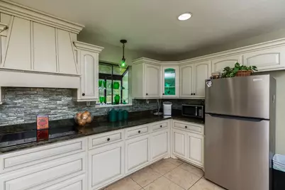 995 Strickland Street, Vidor, TX 77662 - Photo 6