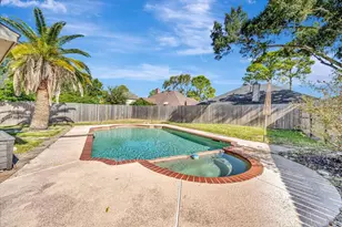 15131 Cranbourne Dr, Houston, TX 77062 - Photo 2