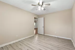 8227 Squires Pl Dr, Houston, TX 77083 - Photo 26