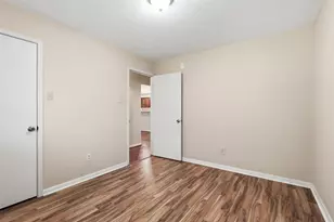 8227 Squires Pl Dr, Houston, TX 77083 - Photo 30