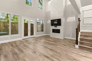 1002 Shepherd Oaks Dr, Houston, TX 77018 - Photo 6