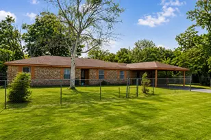 2616 Texas Ave, Dickinson, TX 77539 - Photo 1
