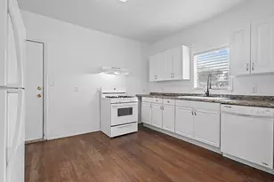 815 N 14th St, Nederland, TX 77627 - Photo 10