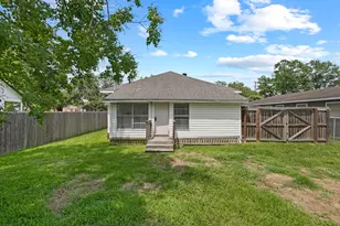 815 N 14th St, Nederland, TX 77627 - Photo 24