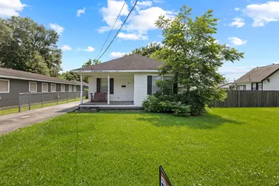 815 N 14th Street, Nederland, TX 77627 - Photo 1