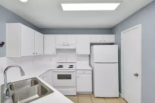 10403 Shadow Oaks Dr, Houston, TX 77043 - Photo 4