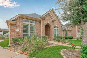 5242 Fountainbrook Ln, Sugar Land, TX 77479 - Photo 2