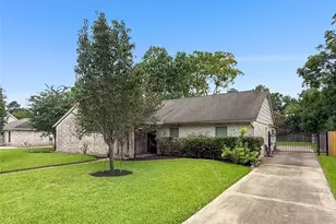 11639 Chuckson Dr, Houston, TX 77065 - Photo 2