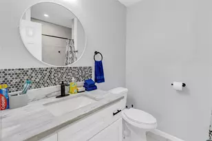 5815 Schevers St, Houston, TX 77033 - Photo 10