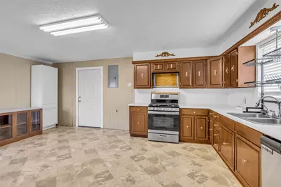 15301 Arrowhead Loop W, Willis, TX 77378 - Photo 10