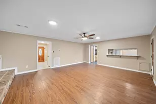 1104 Hillcrest Dr, Conroe, TX 77301 - Photo 4