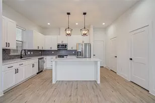 6420 Highland Pine Ln, Houston, TX 77091 - Photo 10