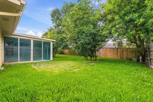 810 Sunnybrook Ln, Baytown, TX 77521 - Photo 24