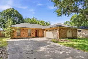 810 Sunnybrook Ln, Baytown, TX 77552 - Photo 1
