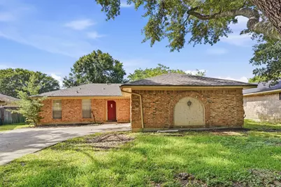 810 Sunnybrook Lane, Baytown, TX 77552 - Photo 2