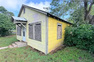 401 E Ward St, Refugio, TX 78377 - Photo 4