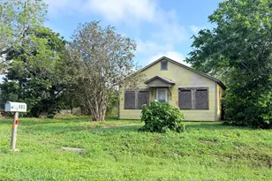 401 E Ward St, Refugio, TX 78377 - Photo 2