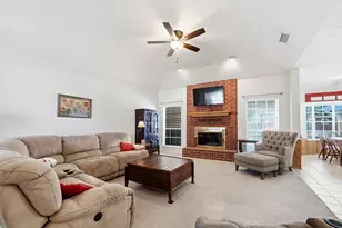 831 Whispering Oaks Dr, Giddings, TX 78942 - Photo 4