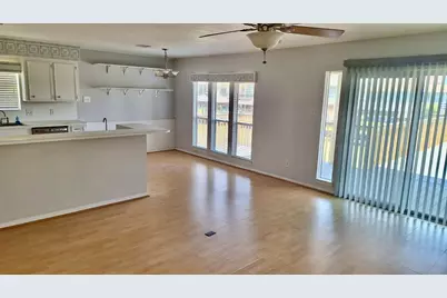 19 N White Heron Drive, La Marque, TX 77568 - Photo 4