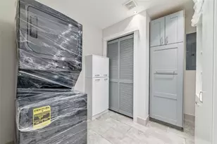 9400 Spring Branch Dr, Houston, TX 77080 - Photo 18