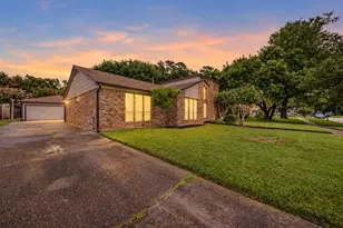 14915 Sun Harbor Dr, Houston, TX 77062 - Photo 2
