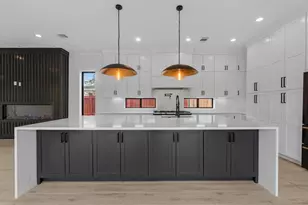 943 W 31st St, Houston, TX 77018 - Photo 6