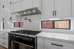 943 W 31st St, Houston, TX 77018 - Photo 8