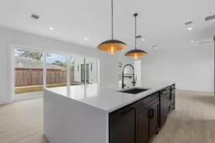 943 W 31st St, Houston, TX 77018 - Photo 10