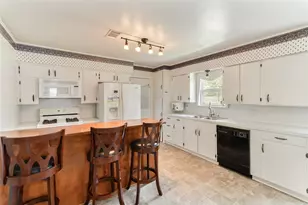 1502 W 11th St, Freeport, TX 77541 - Photo 8