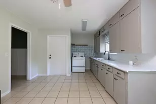 1316 Kathy Ave, Sealy, TX 77474 - Photo 8