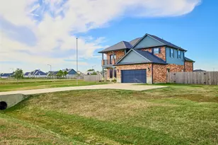 11718 Casadores Ln, Needville, TX 77461 - Photo 2