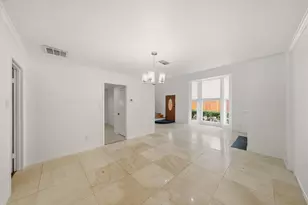 2219 Nantucket Dr, Houston, TX 77057 - Photo 10