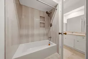 2219 Nantucket Dr, Houston, TX 77057 - Photo 30