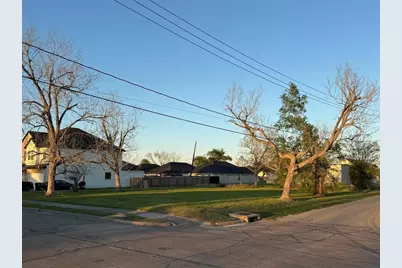 402 N 6th Street, La Porte, TX 77571 - Photo 8