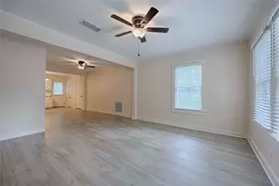 903 N Glendale St, Hallettsville, TX 77964 - Photo 2