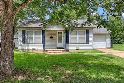 903 N Glendale Street, Hallettsville, TX 77964 - Photo 1
