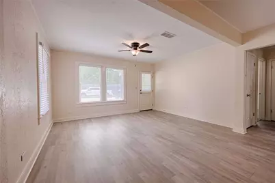 903 N Glendale Street, Hallettsville, TX 77964 - Photo 8
