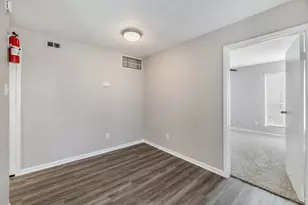 11715 S Glen Dr, Houston, TX 77099 - Photo 12