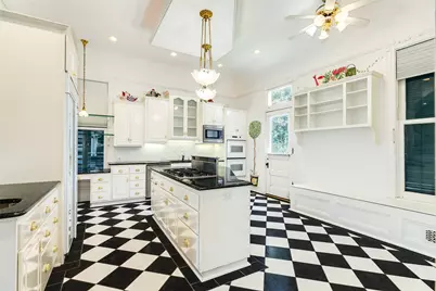 1428 Ball, Galveston, TX 77550 - Photo 18