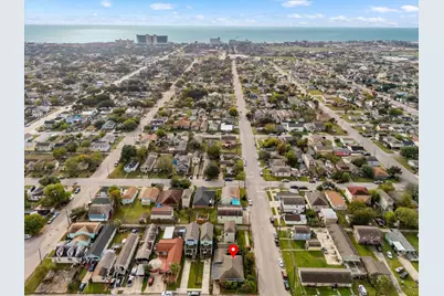 1602 55th Street, Galveston, TX 77551 - Photo 6