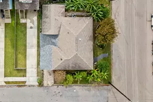 1602 55th St, Galveston, TX 77551 - Photo 4