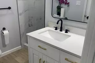 8226 Darlington Dr Dr, Houston, TX 77028 - Photo 10