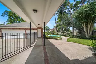 11918 Queensbury Ln, Houston, TX 77024 - Photo 44